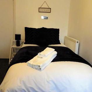 Kings Arms Hotel Holsworthy Bagian luar foto